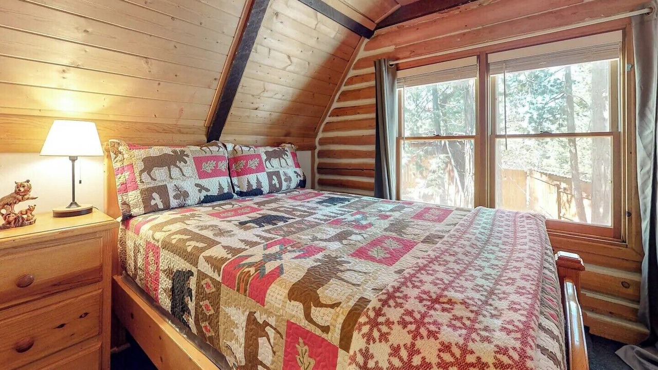 Photo of Bedroom in Running Springs