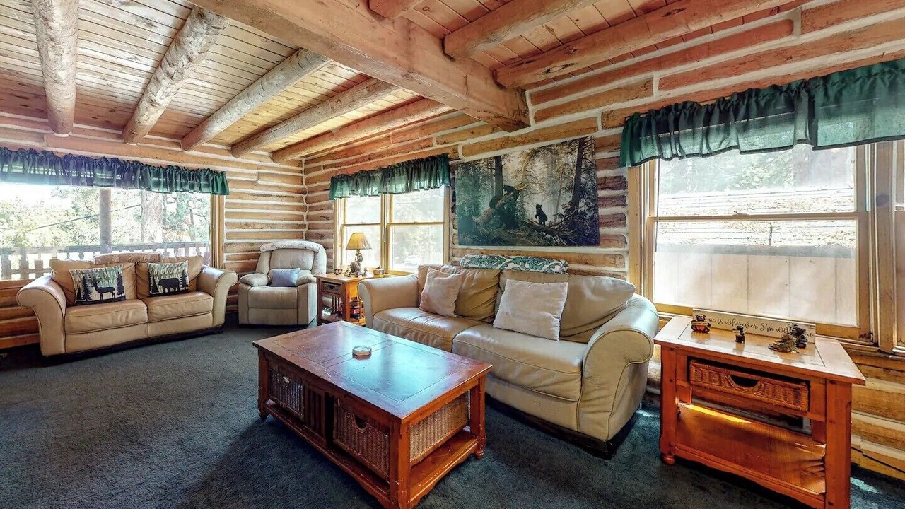 Photo of Livingroom in Running Springs