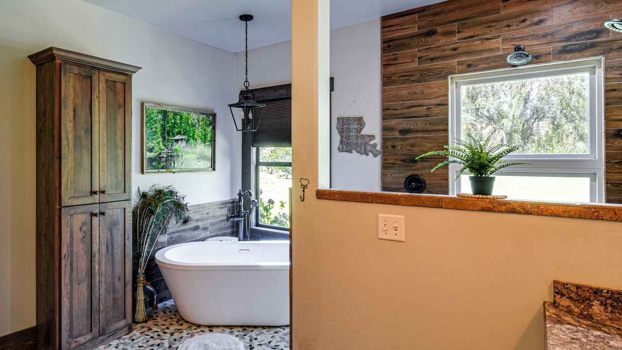 Photo of Bathroom in Glenn County
