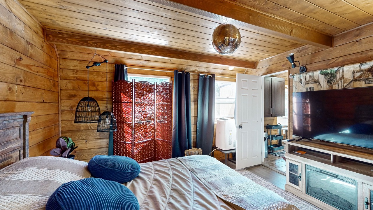 Photo of Bedroom in Cedar Glen