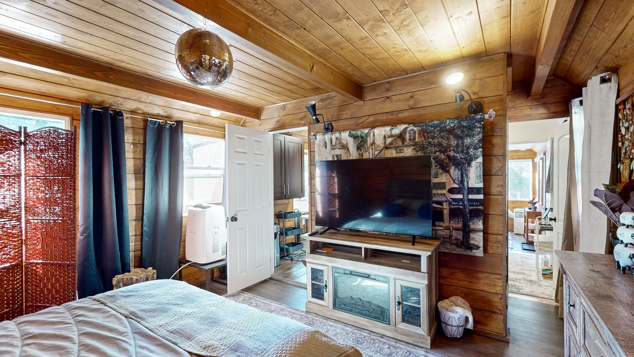 Photo of Bedroom in Cedar Glen
