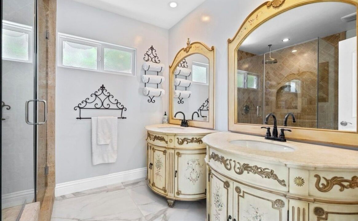Photo of Bathroom in Tarzana