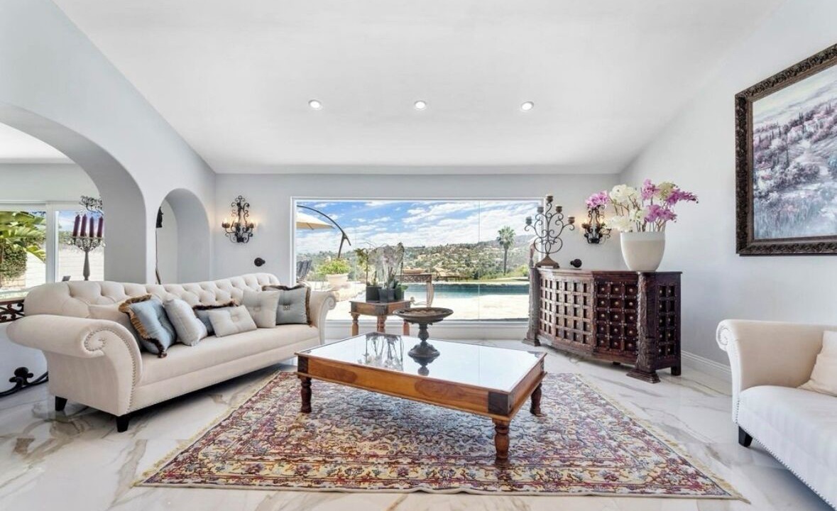 Photo of Livingroom in Tarzana