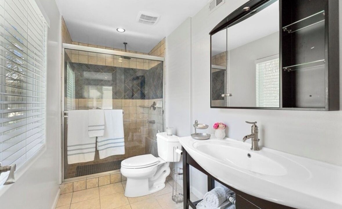 Photo of Bathroom in Tarzana