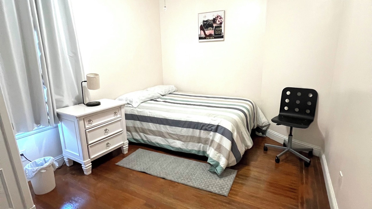 Photo of Bedroom in Alameda