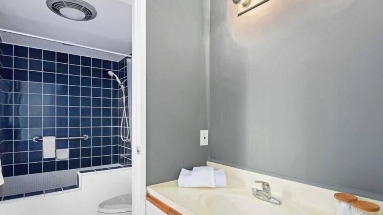 Photo of Bathroom in Cypress Park