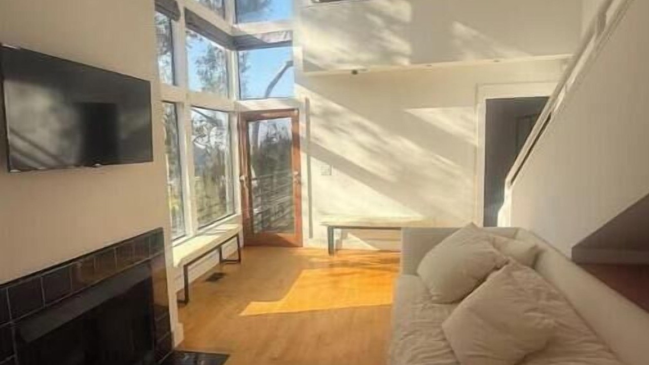 Photo of Livingroom in Cypress Park