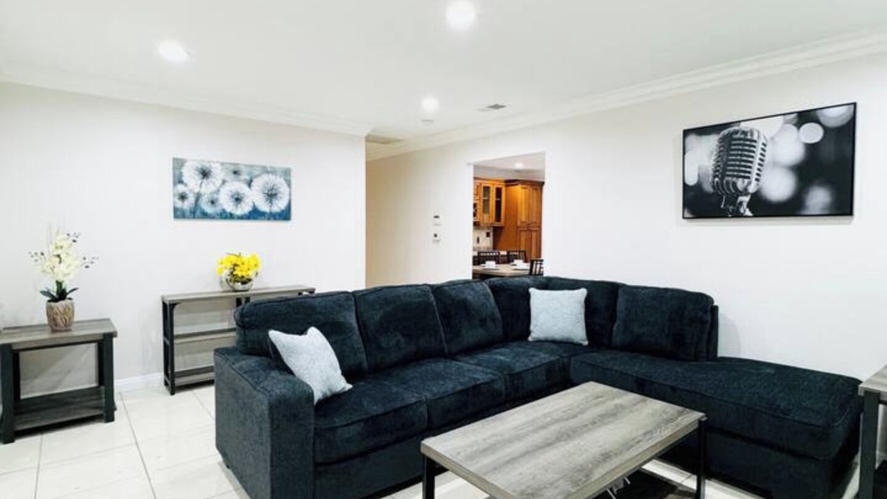 Photo of Livingroom in Midway City