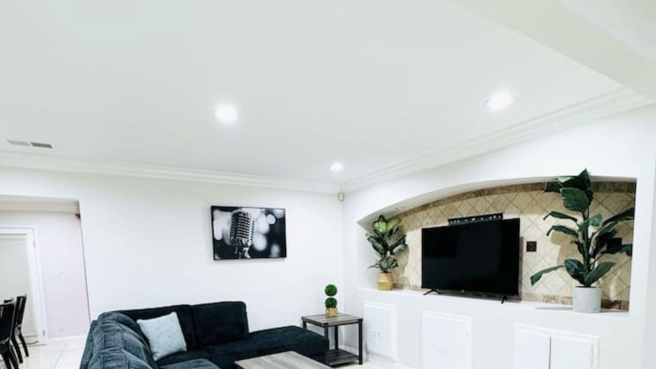 Photo of Livingroom in Midway City