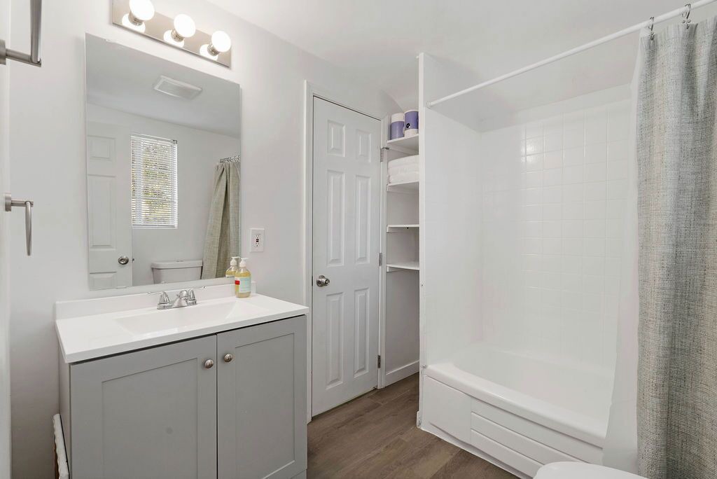Photo of Bathroom in Midway City