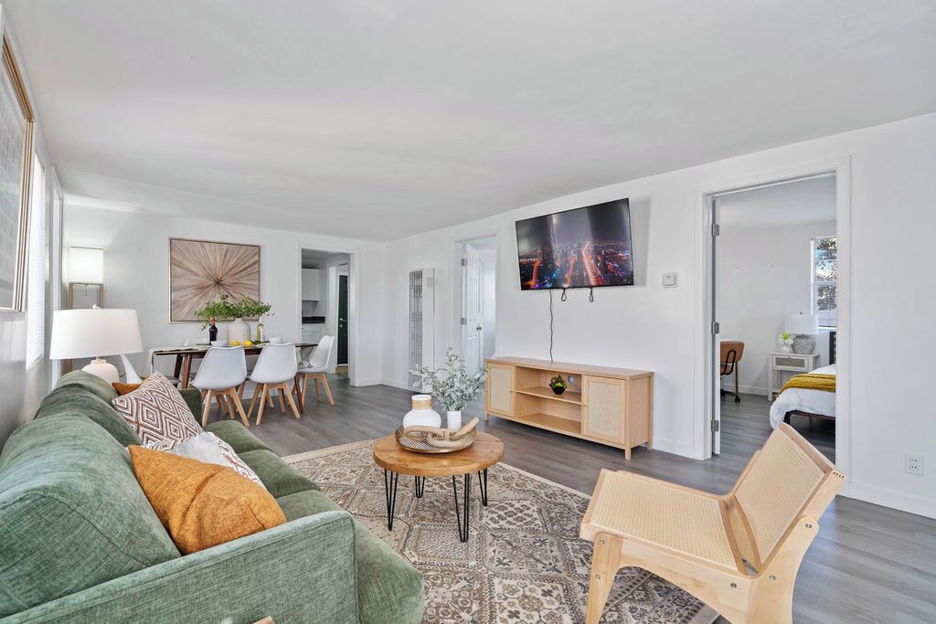 Photo of Livingroom in Midway City