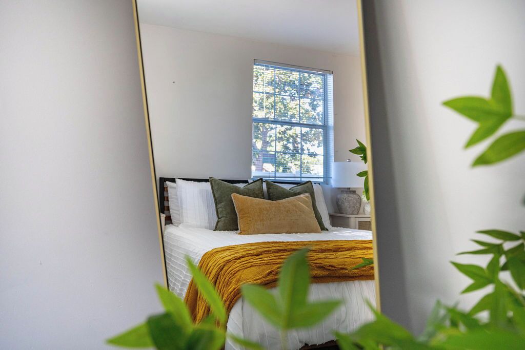 Photo of Bedroom in Midway City