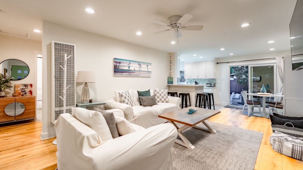Photo of Livingroom in Pierpont Bay