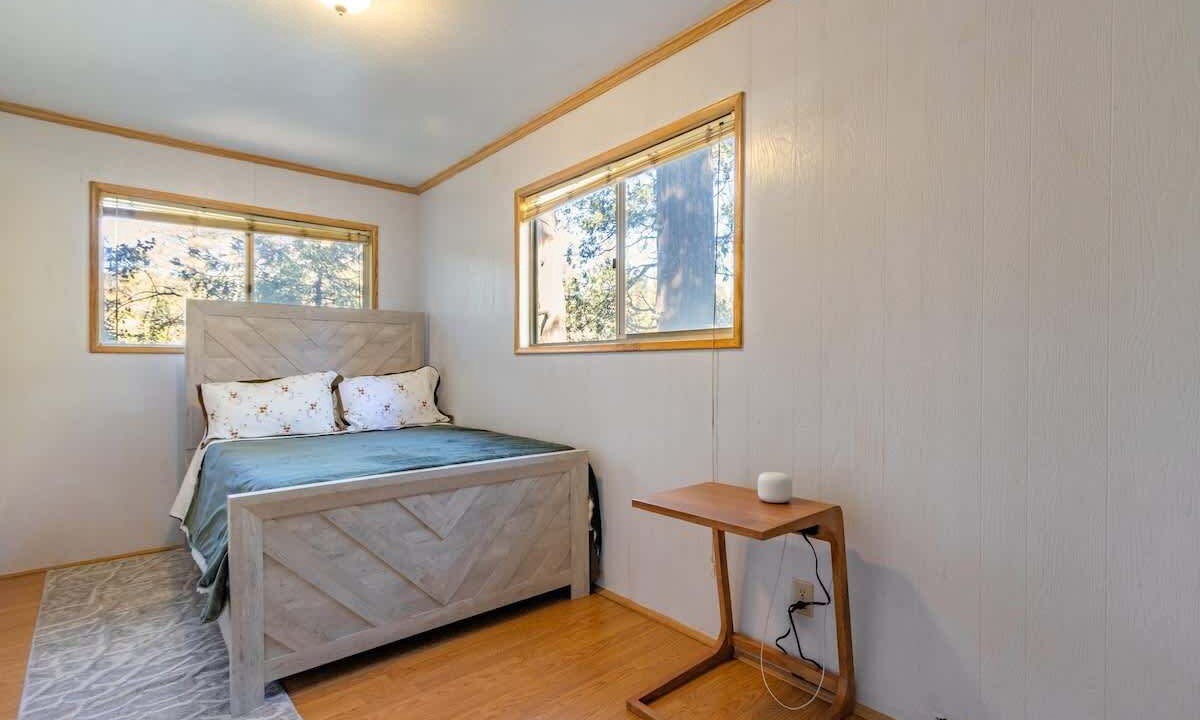 Photo of Bedroom in Crestline