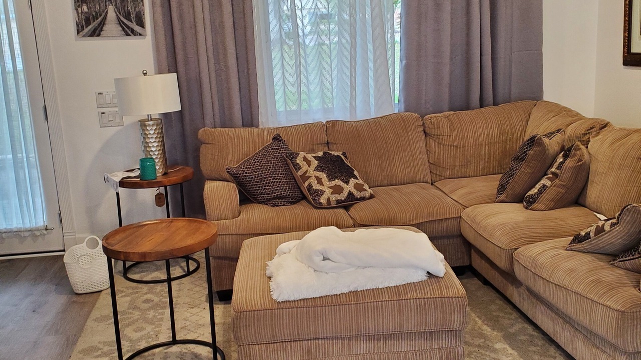 Photo of Livingroom in Vandenberg Village