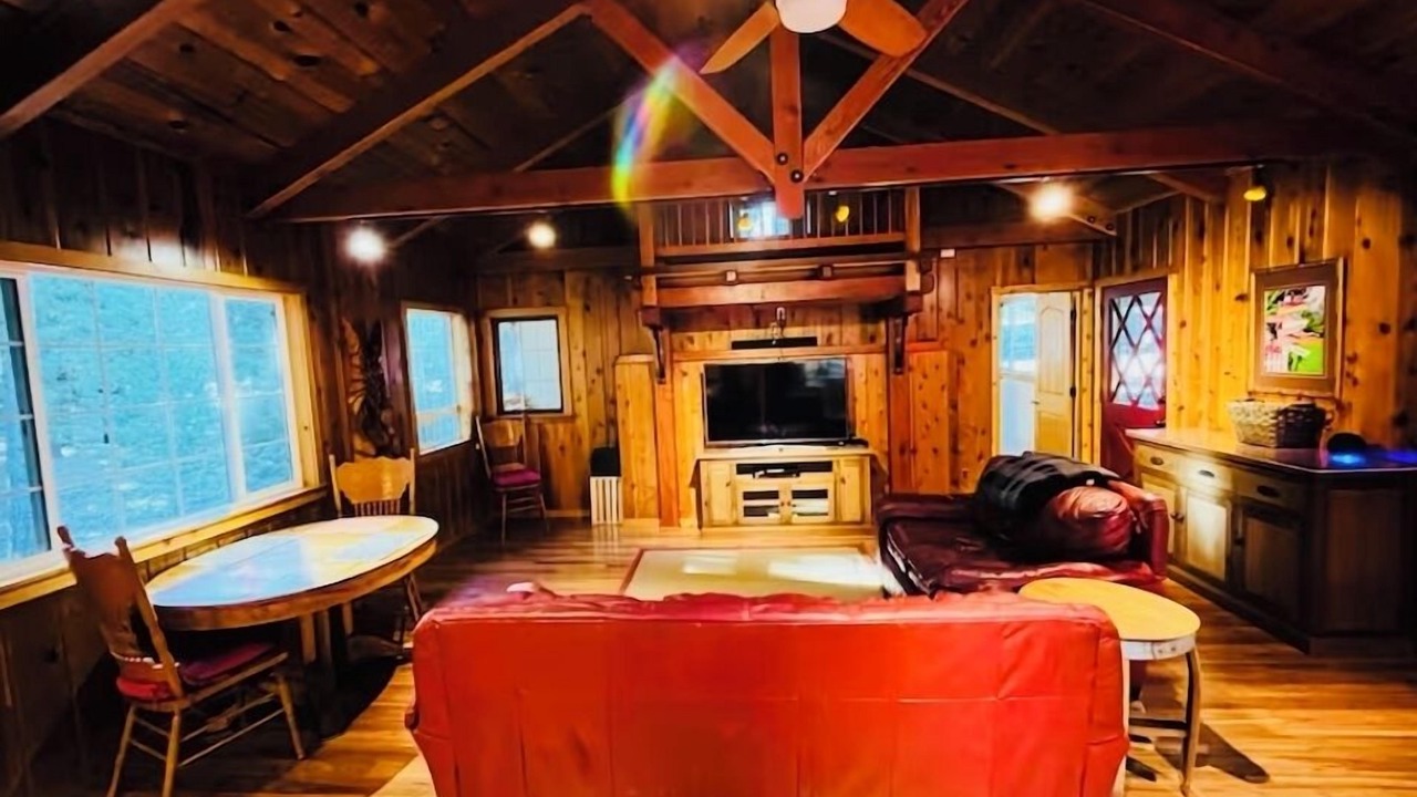 Photo of Livingroom in Hamilton Branch