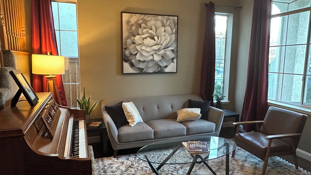 Photo of Livingroom in Roseville