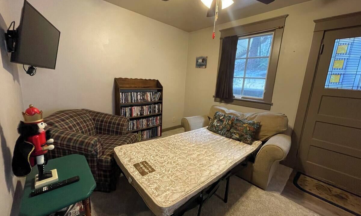 Photo of Livingroom in Crestline