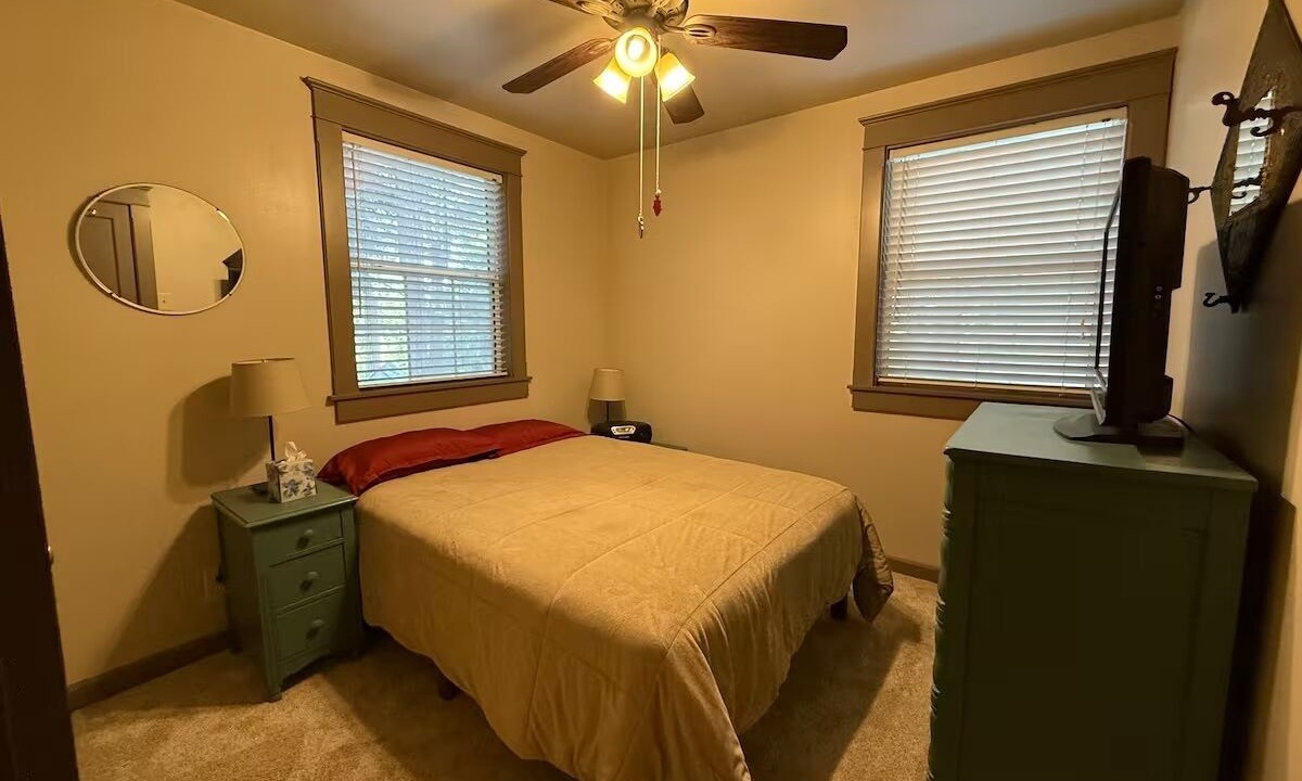 Photo of Bedroom in Crestline