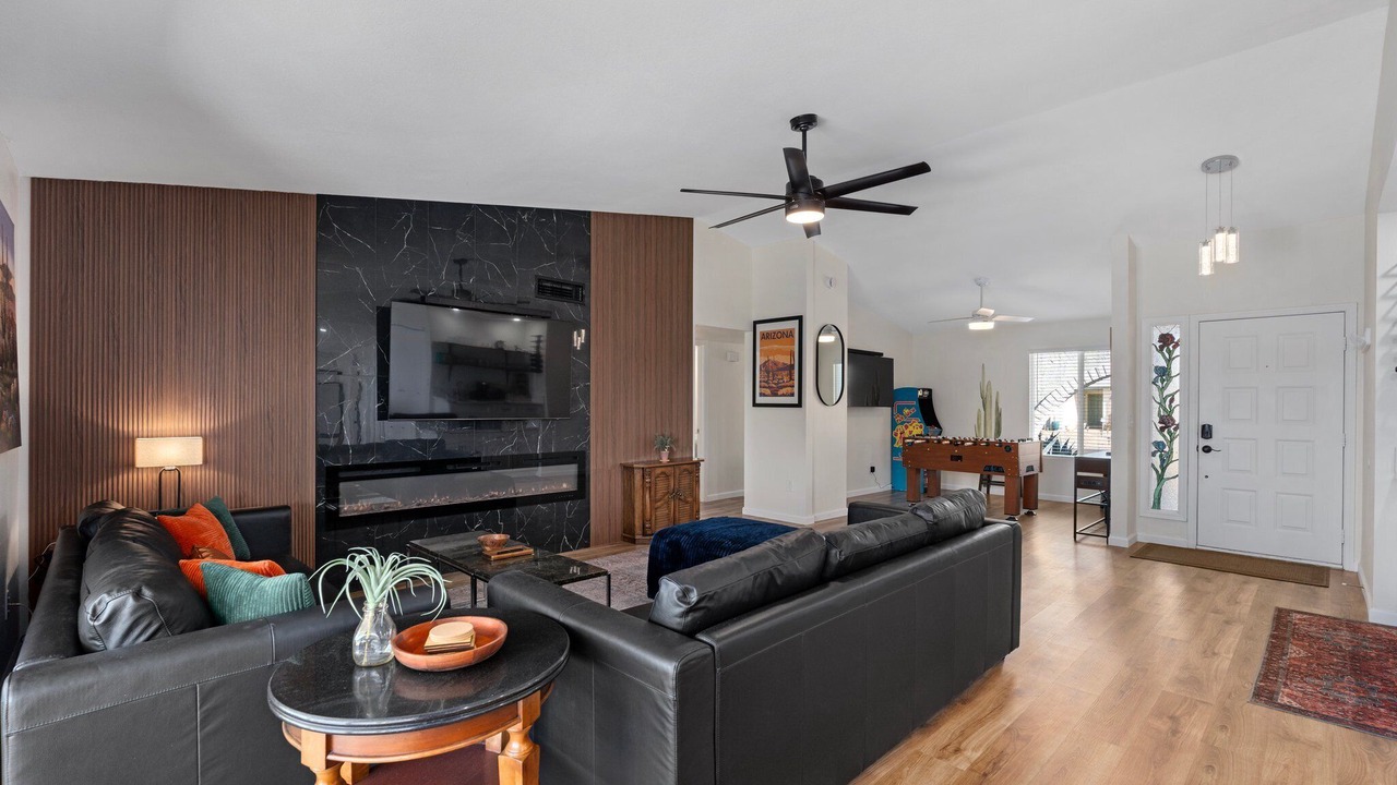 Photo of Livingroom in Desert Foothills Estates