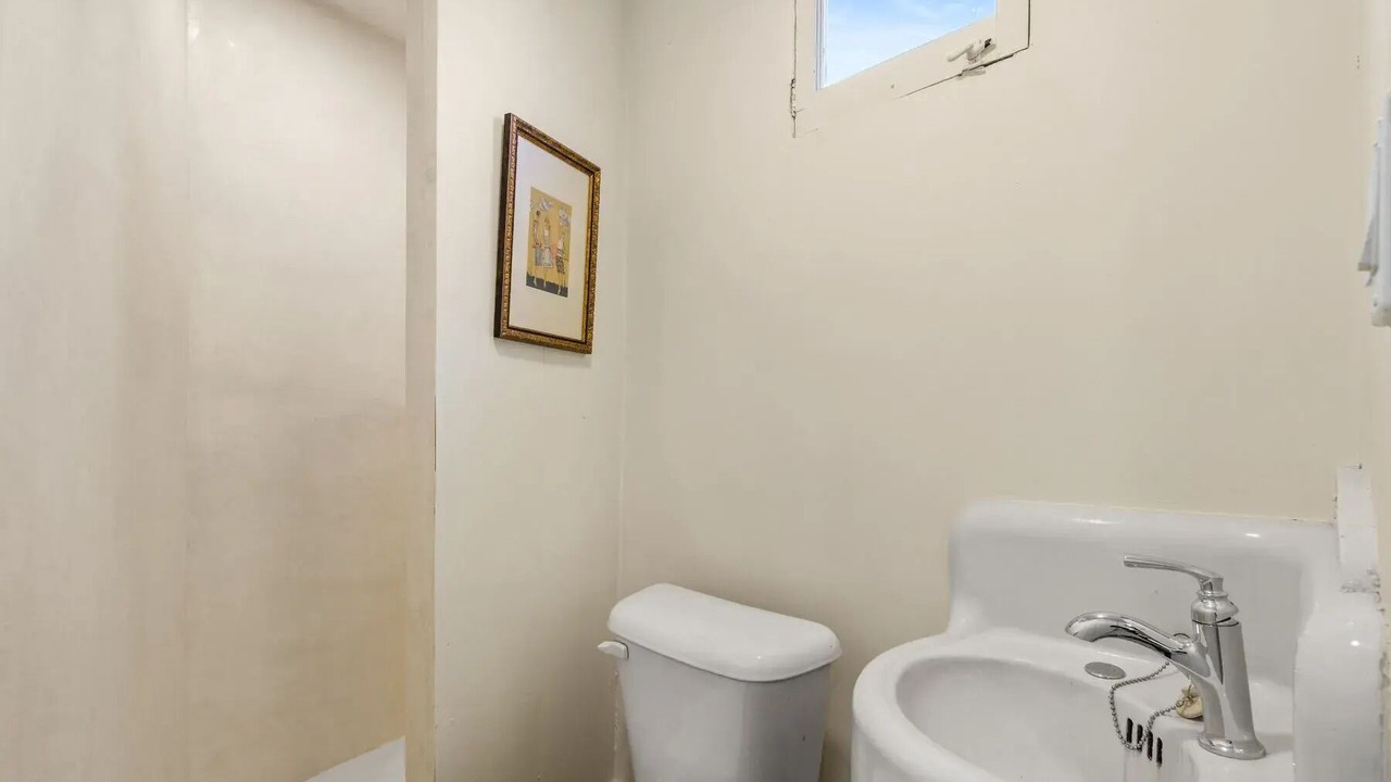 Photo of Bathroom in Araby
