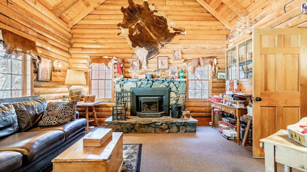 Photo of Livingroom in Pine Mountain Club