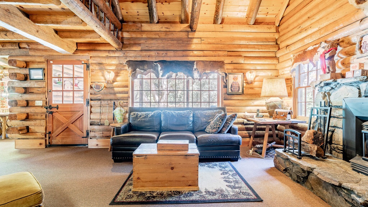 Photo of Livingroom in Pine Mountain Club