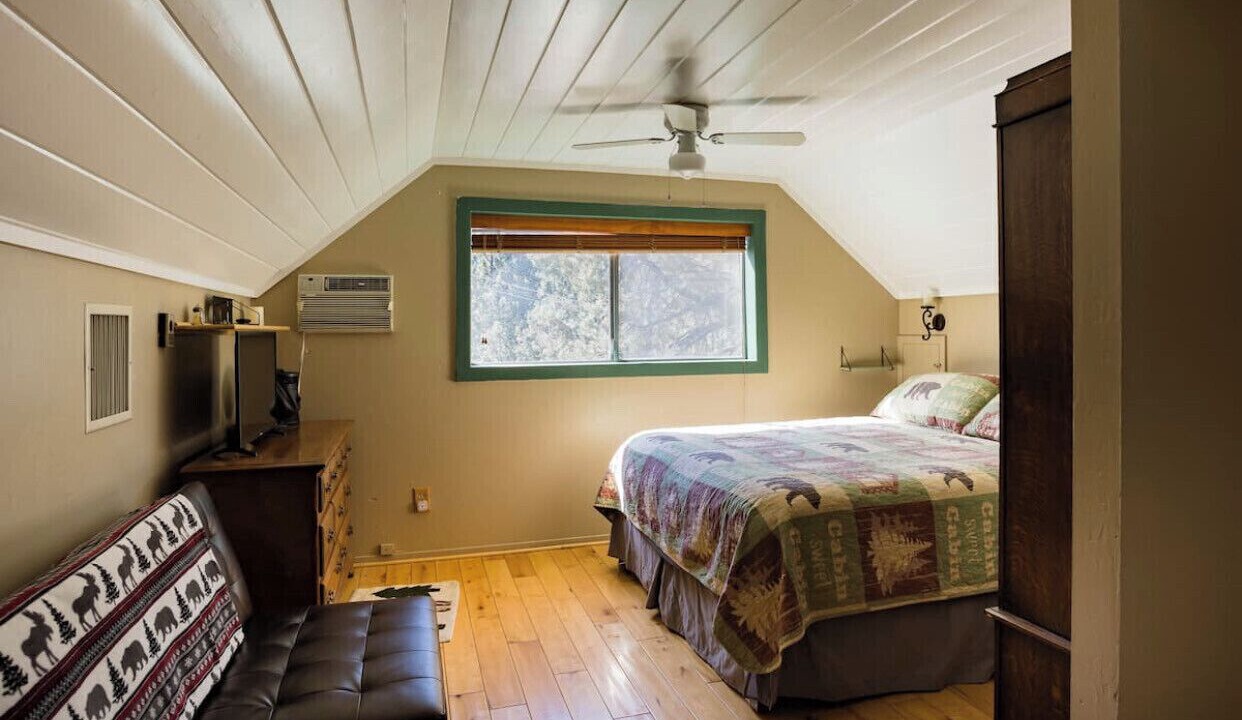 Photo of Bedroom in Pine Mountain Club