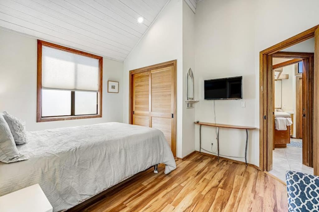 Photo of Bedroom in Bodega Bay
