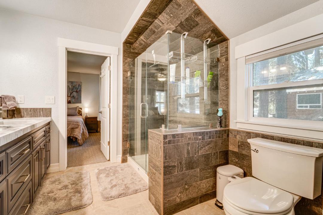 Photo of Bathroom in Calpine