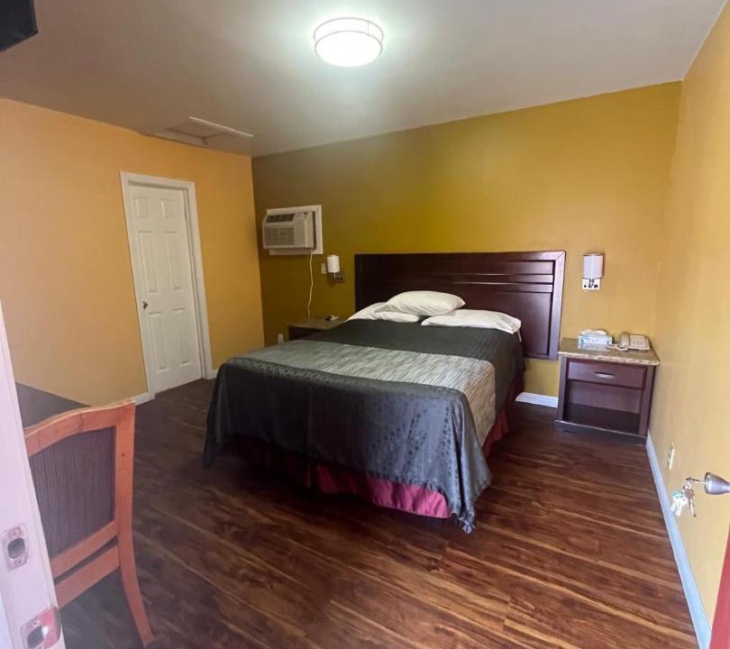 Photo of Bedroom in Mid-Wilshire