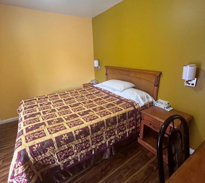 Photo of Bedroom in Mid-Wilshire