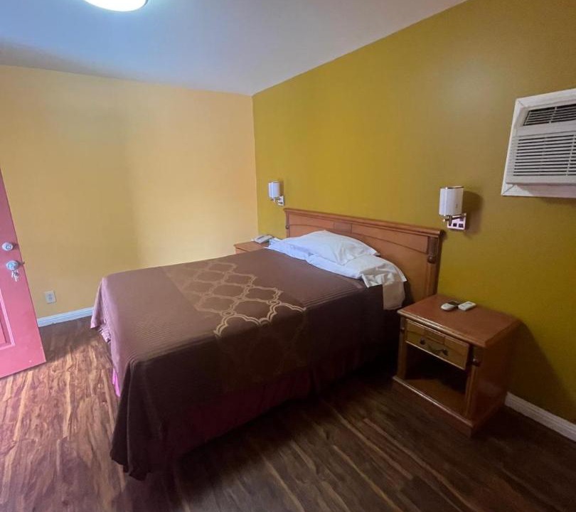 Photo of Bedroom in Mid-Wilshire