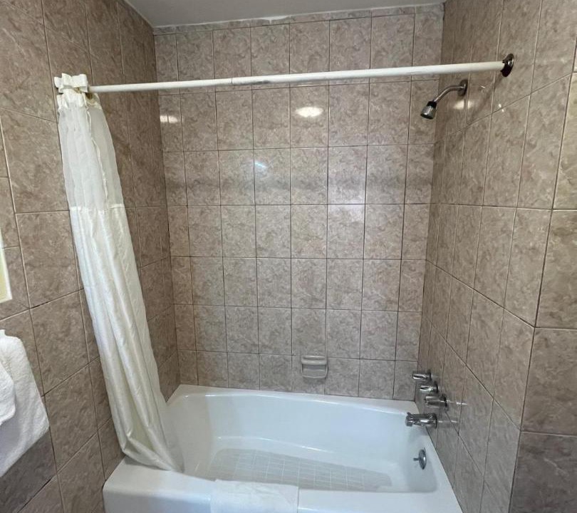 Photo of Bathroom in Mid-Wilshire