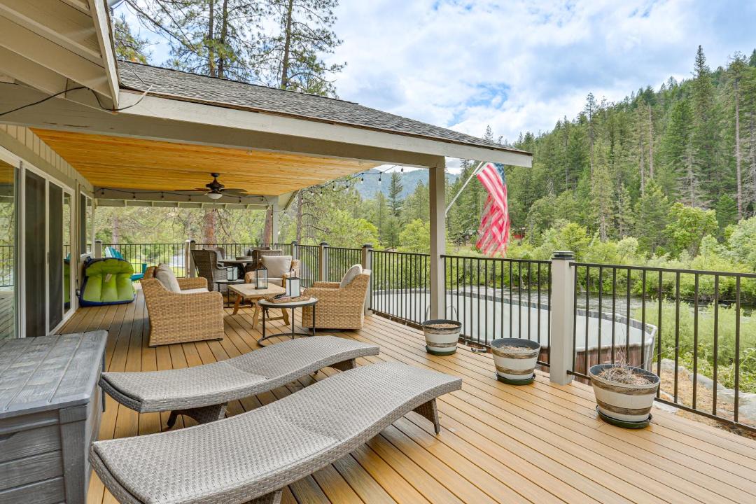 Photo of Patio Balcony in Douglas City