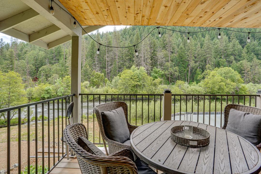 Photo of Patio Balcony in Douglas City