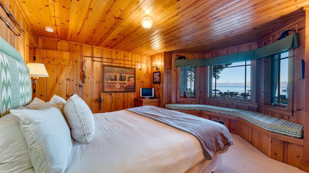 Photo of Bedroom in Homewood