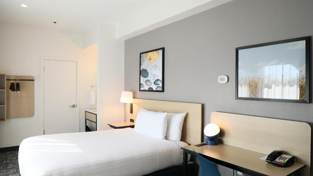 Photo of Bedroom in Old Mountain View