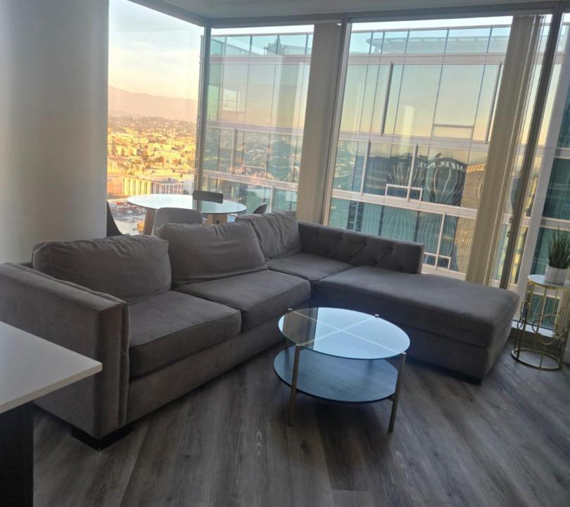 Photo of Livingroom in Wilshire Center