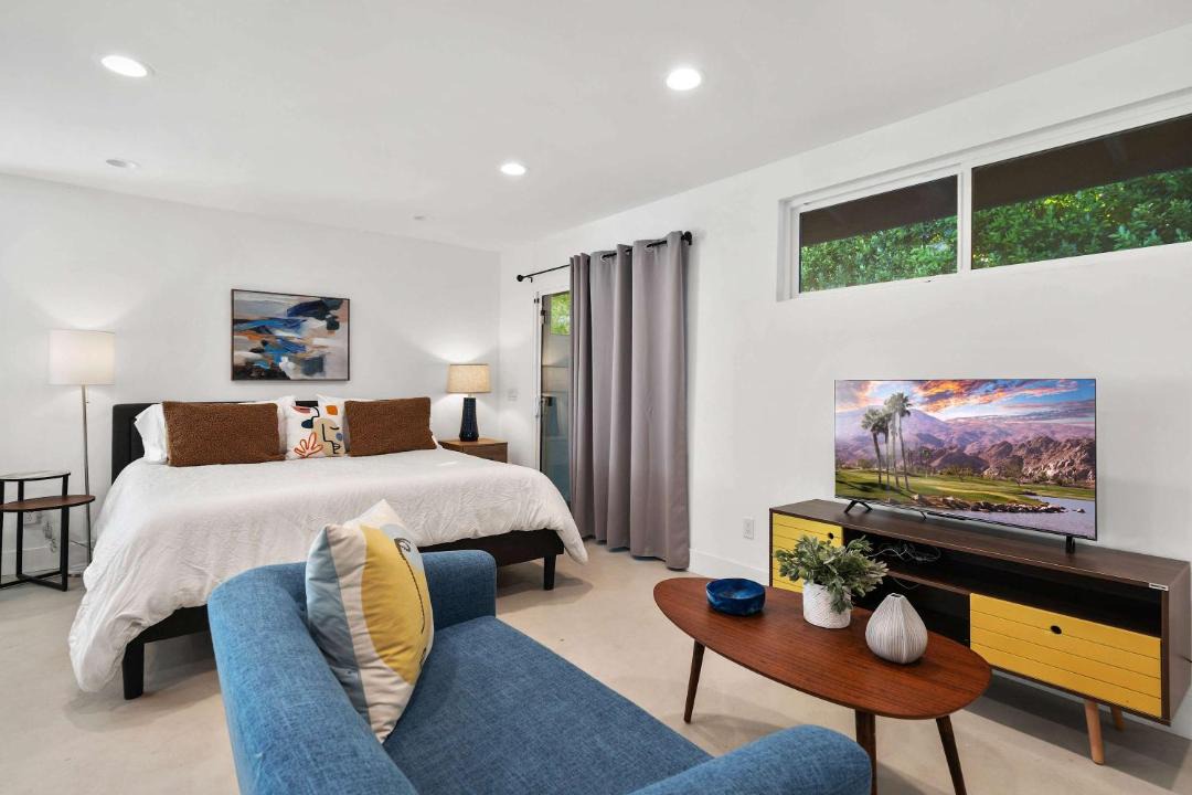 Photo of Bedroom in Racquet Club West
