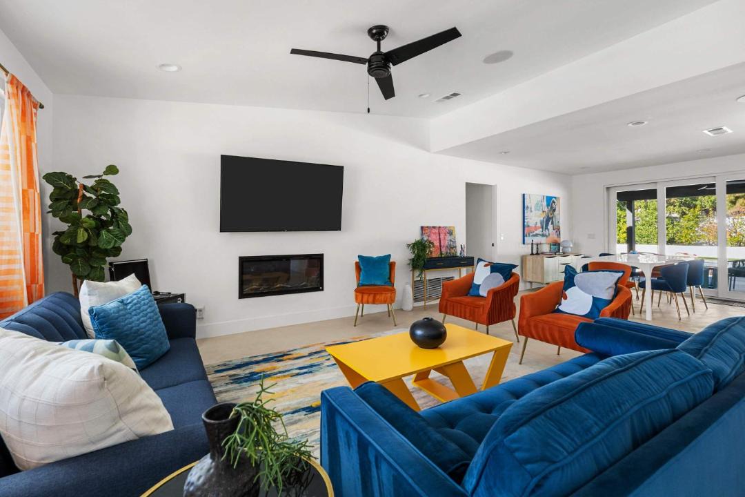 Photo of Livingroom in Racquet Club West