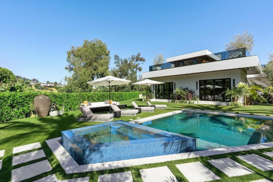 Photo of Others in Bel Air