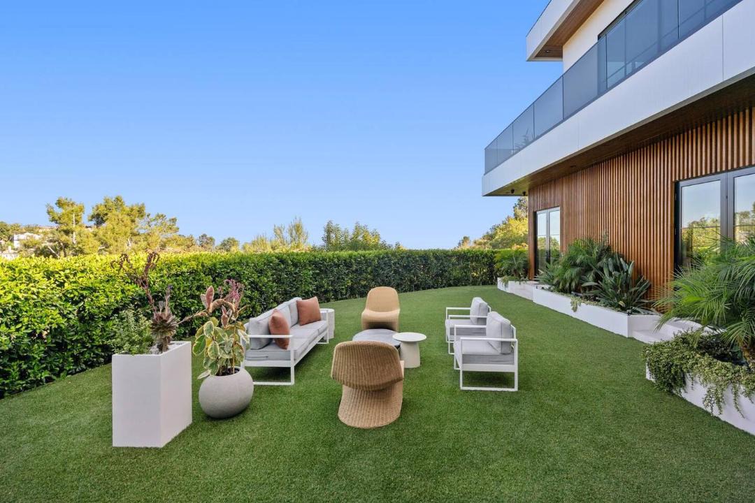 Photo of Others in Bel Air