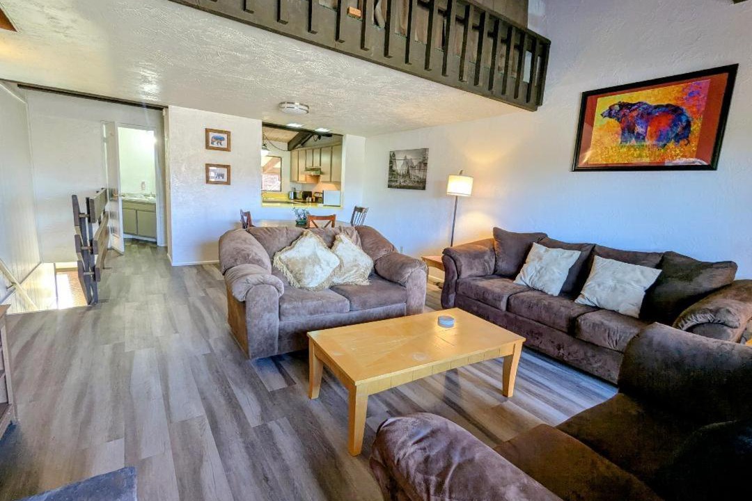 Photo of Livingroom in Big Bear Lake