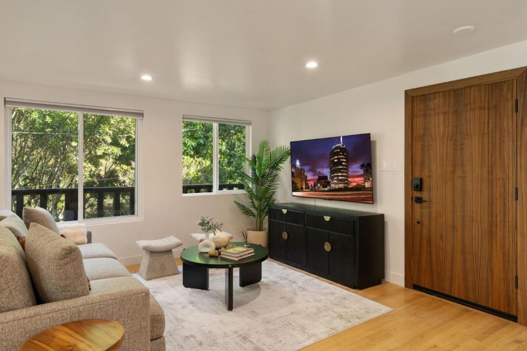 Photo of Others in Hollywood Hills