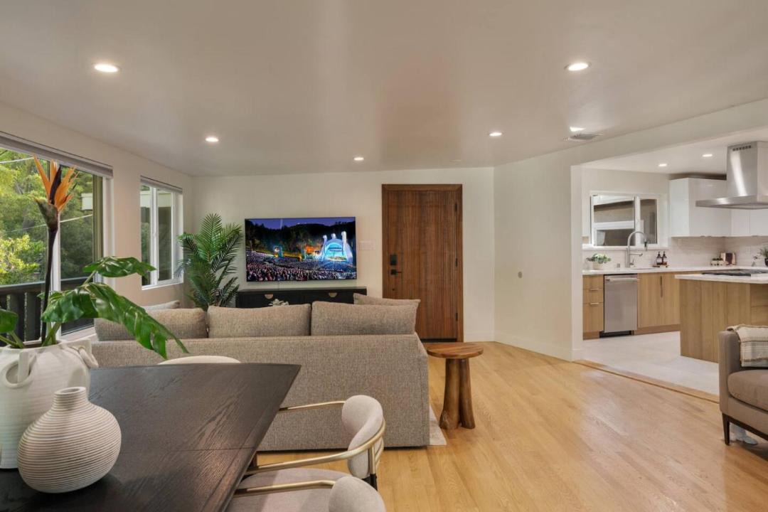 Photo of Others in Hollywood Hills