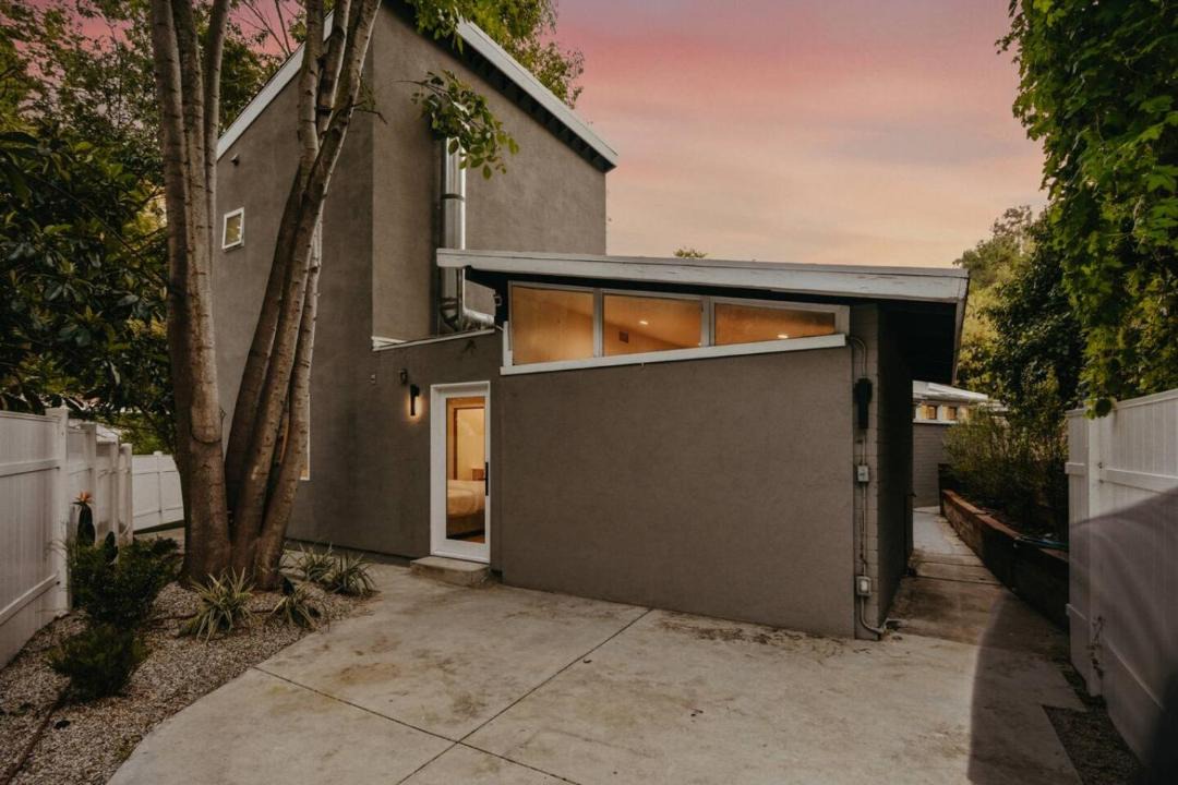 Photo of Others in Hollywood Hills