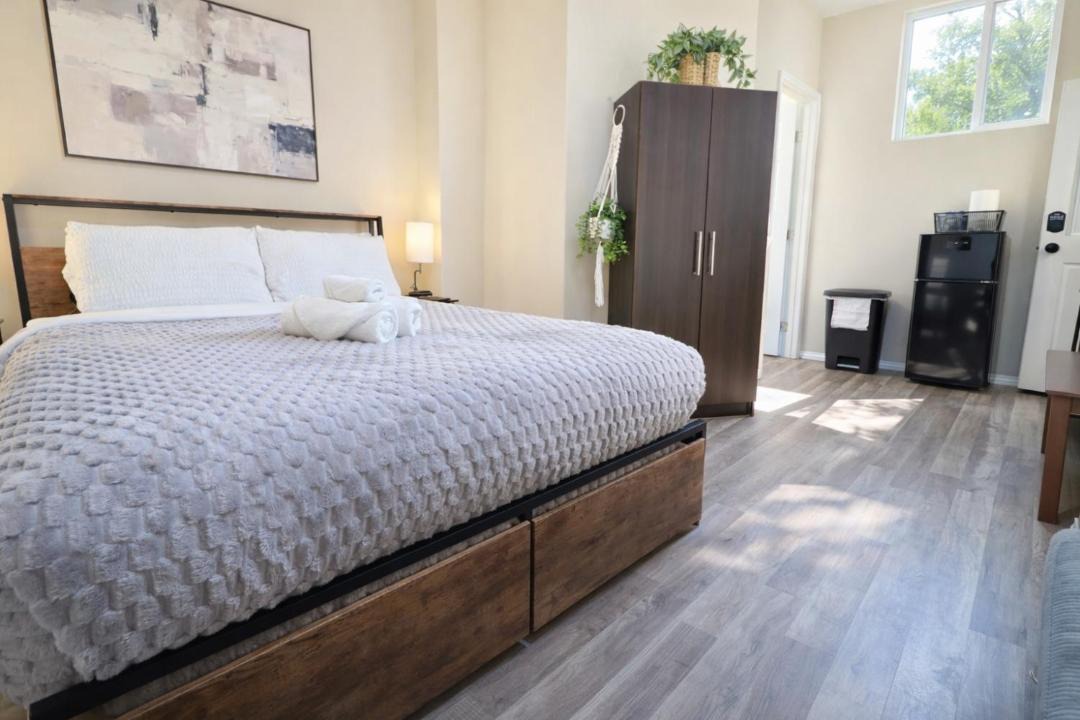 Photo of Bedroom in Beverly Grove