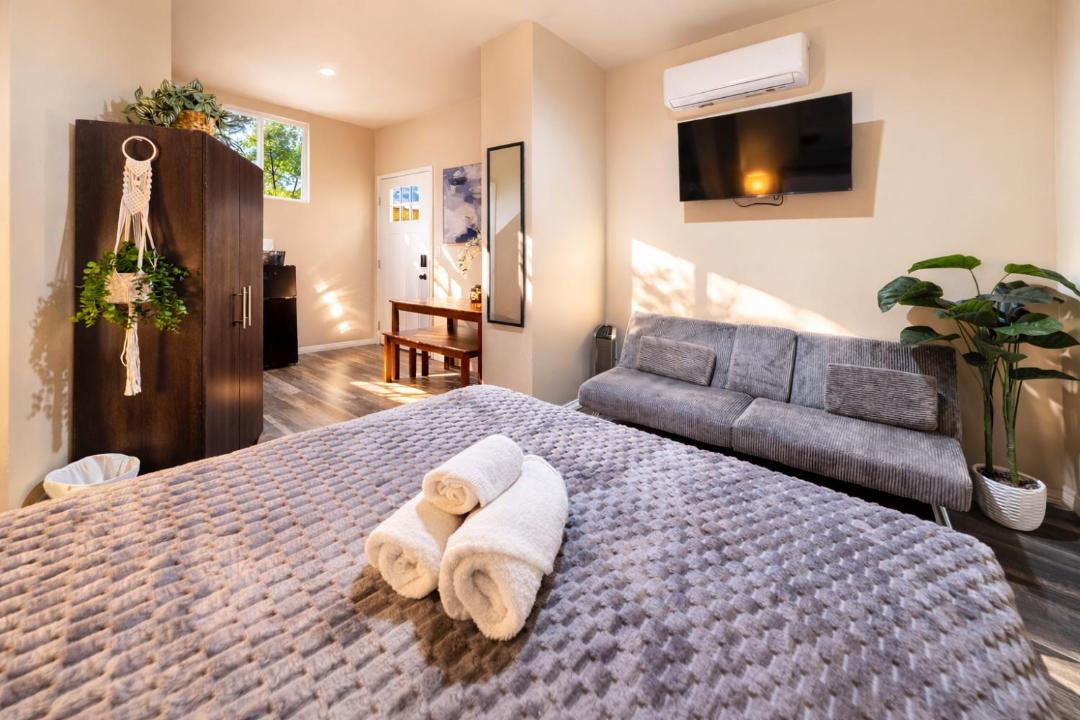 Photo of Bedroom in Beverly Grove