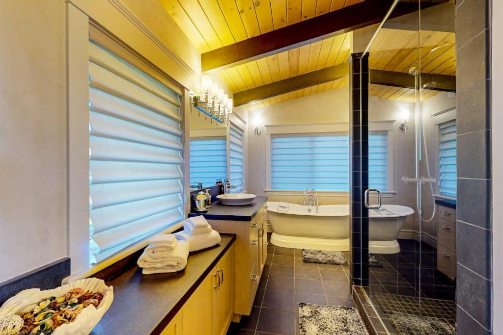 Photo of Bathroom in Gualala